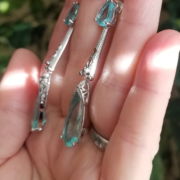 Gorgeous Simulated Aquamarine  Earrings - Picture 5 of 6